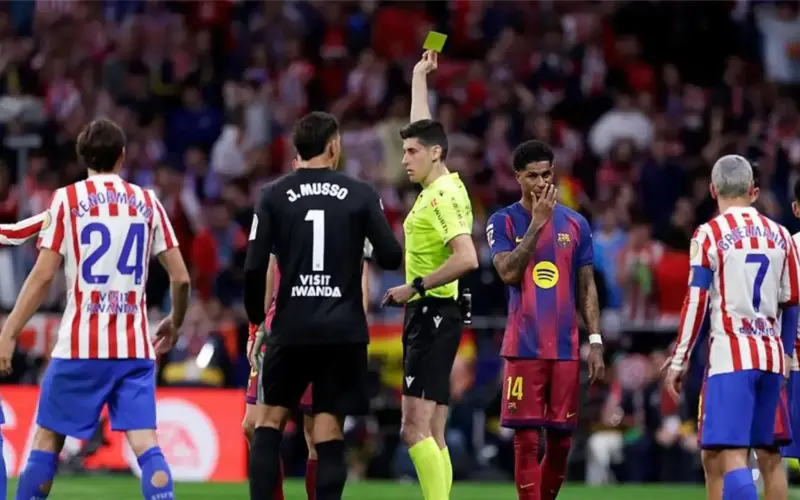 أتلتيكو مدريد ينتقد أداء التحكيم أمام برشلونة: الفار ضلل الحكم